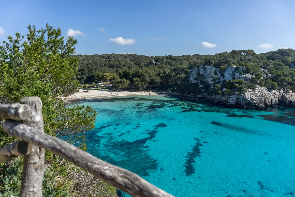 Cala Macarella, en la costa sur de Menorca
