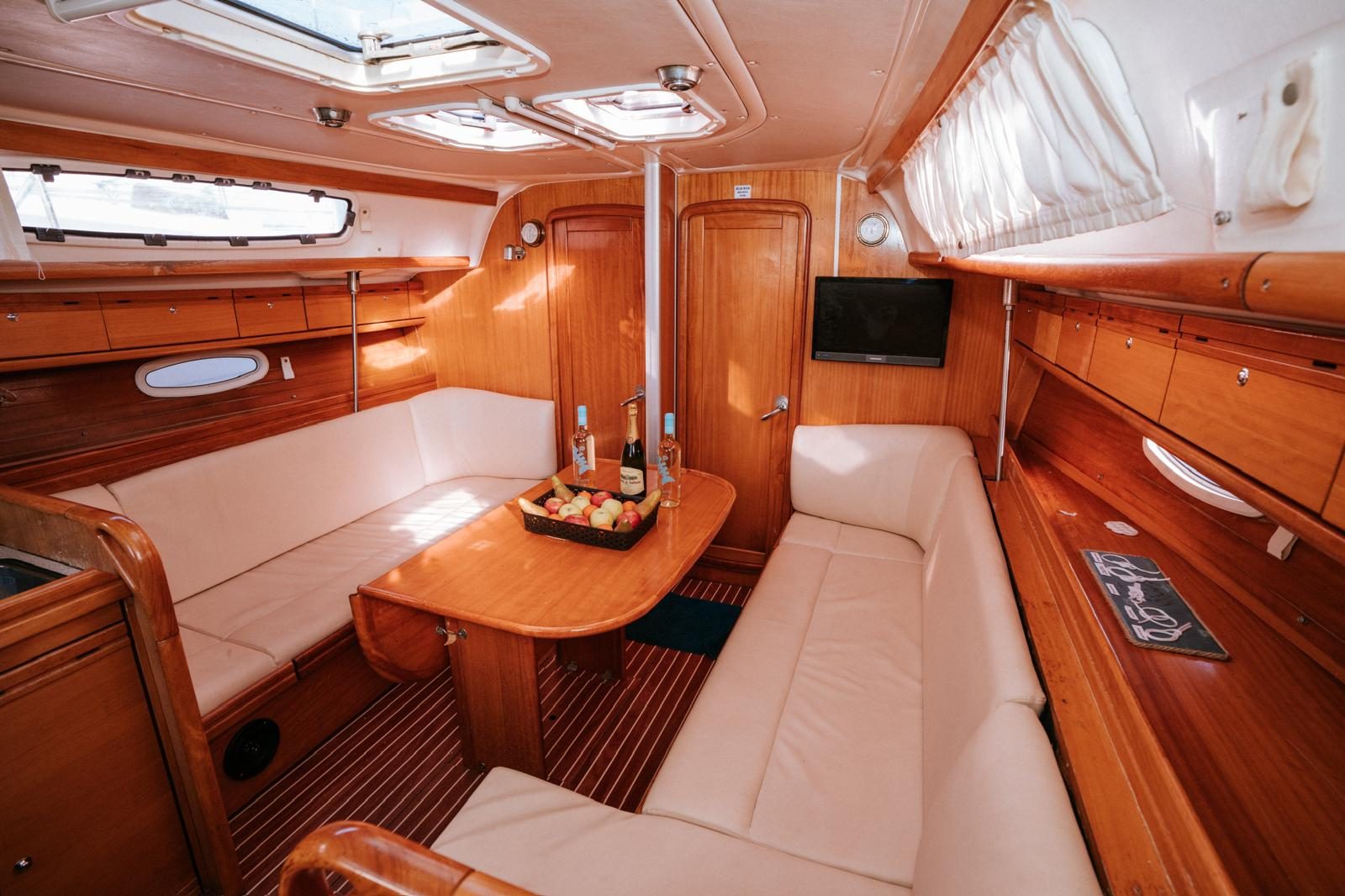 Bavaria 38, Bavaria · 38 — 10