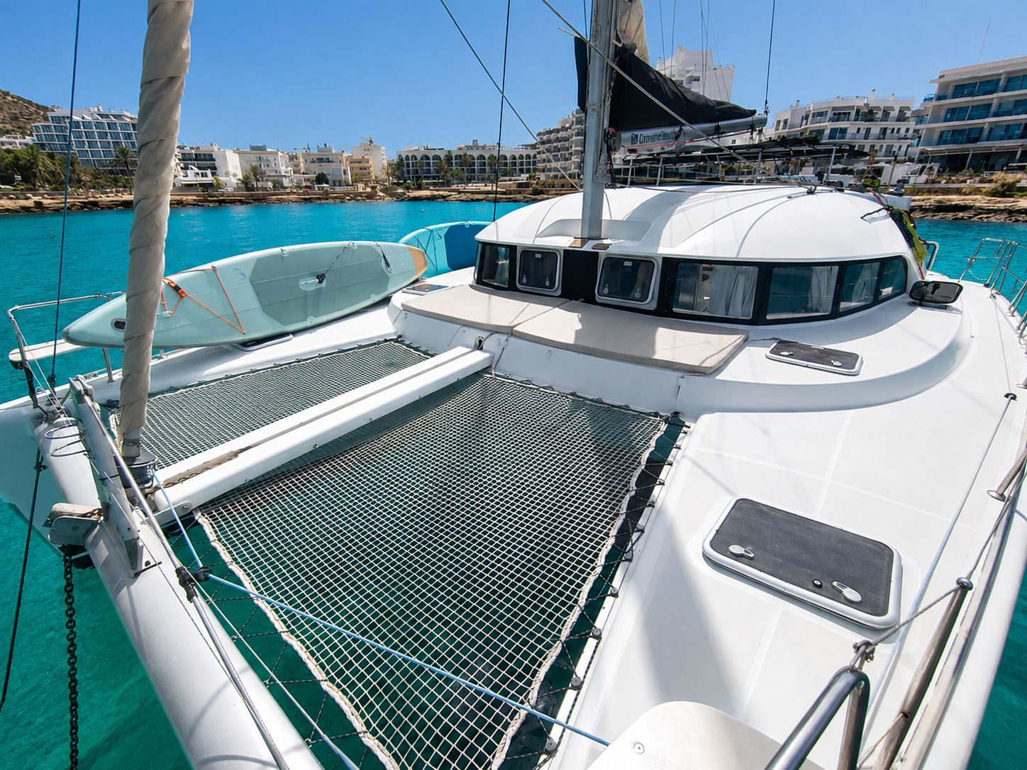 Lagoon 380, Lagoon · 380 — 2