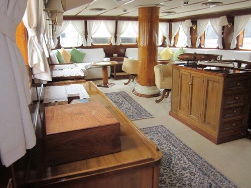 Motovelero SOUTHERN CROSS · yate clásico de 32 m, Yarrow & Co. · Queche auxiliar de acero — 14
