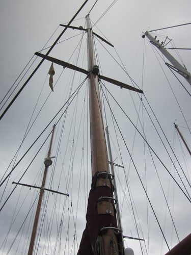 Motovelero SOUTHERN CROSS · yate clásico de 32 m, Yarrow & Co. · Queche auxiliar de acero — 18