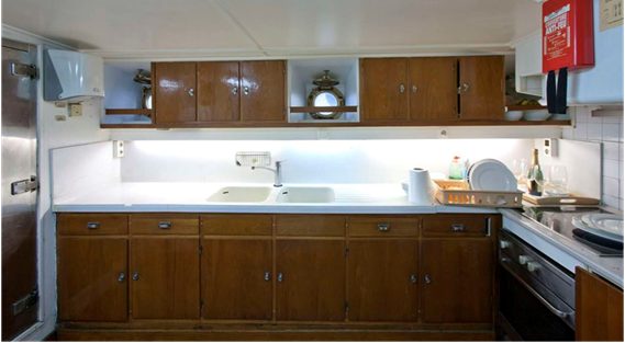 Motovelero SOUTHERN CROSS · yate clásico de 32 m, Yarrow & Co. · Queche auxiliar de acero — 2