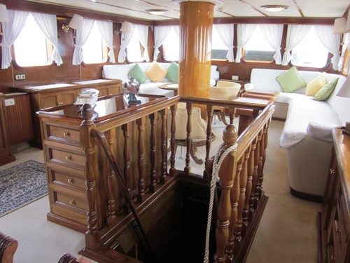 Motovelero SOUTHERN CROSS · yate clásico de 32 m, Yarrow & Co. · Queche auxiliar de acero — 20