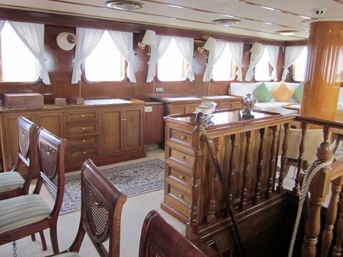 Motovelero SOUTHERN CROSS · yate clásico de 32 m, Yarrow & Co. · Queche auxiliar de acero — 21