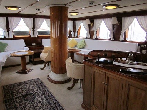 Motovelero SOUTHERN CROSS · yate clásico de 32 m, Yarrow & Co. · Queche auxiliar de acero — 22