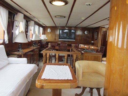 Motovelero SOUTHERN CROSS · yate clásico de 32 m, Yarrow & Co. · Queche auxiliar de acero — 23