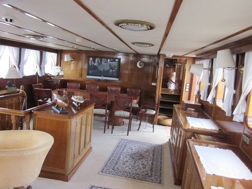 Motovelero SOUTHERN CROSS · yate clásico de 32 m, Yarrow & Co. · Queche auxiliar de acero — 25