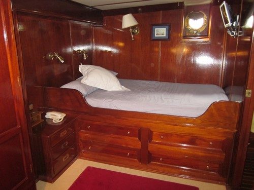 Motovelero SOUTHERN CROSS · yate clásico de 32 m, Yarrow & Co. · Queche auxiliar de acero — 27