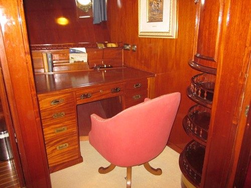 Motovelero SOUTHERN CROSS · yate clásico de 32 m, Yarrow & Co. · Queche auxiliar de acero — 33