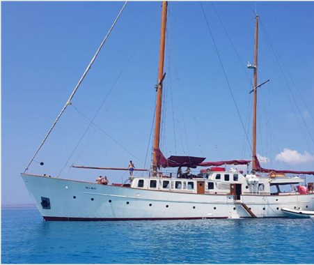 Motovelero SOUTHERN CROSS · yate clásico de 32 m, Yarrow & Co. · Queche auxiliar de acero — 34