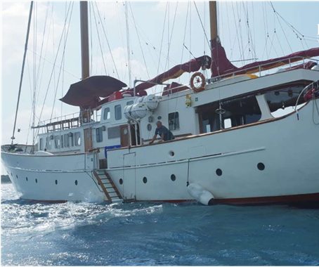 Motovelero SOUTHERN CROSS · yate clásico de 32 m, Yarrow & Co. · Queche auxiliar de acero — 7