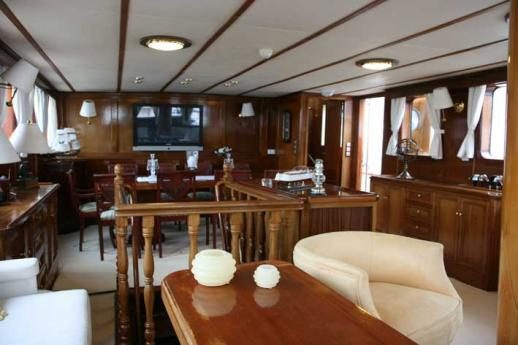 Motovelero SOUTHERN CROSS · yate clásico de 32 m, Yarrow & Co. · Queche auxiliar de acero — 8