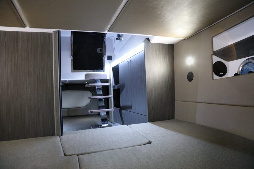 Ranieri 330 LX Just Joy, Ranieri · Ranieri 330 LX Just — 10