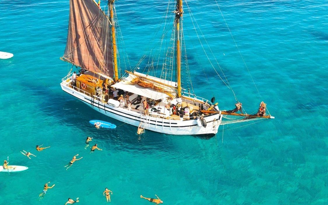 Saga, Goleta clásica · Classic Schooner — 11