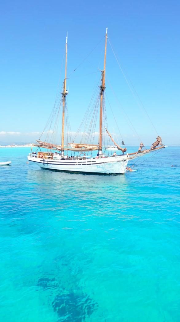 Saga, Goleta clásica · Classic Schooner — 12