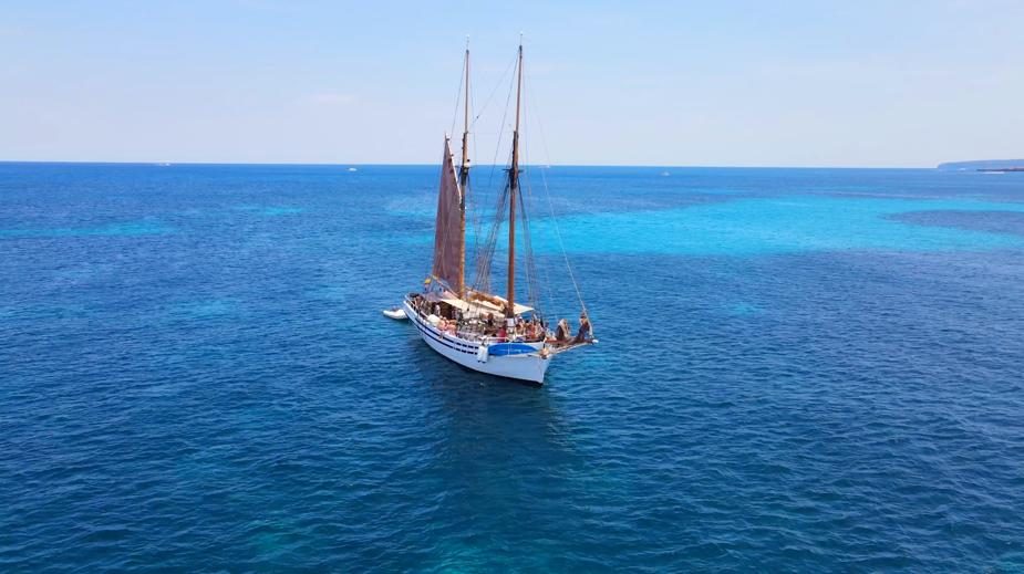Saga, Goleta clásica · Classic Schooner — 14