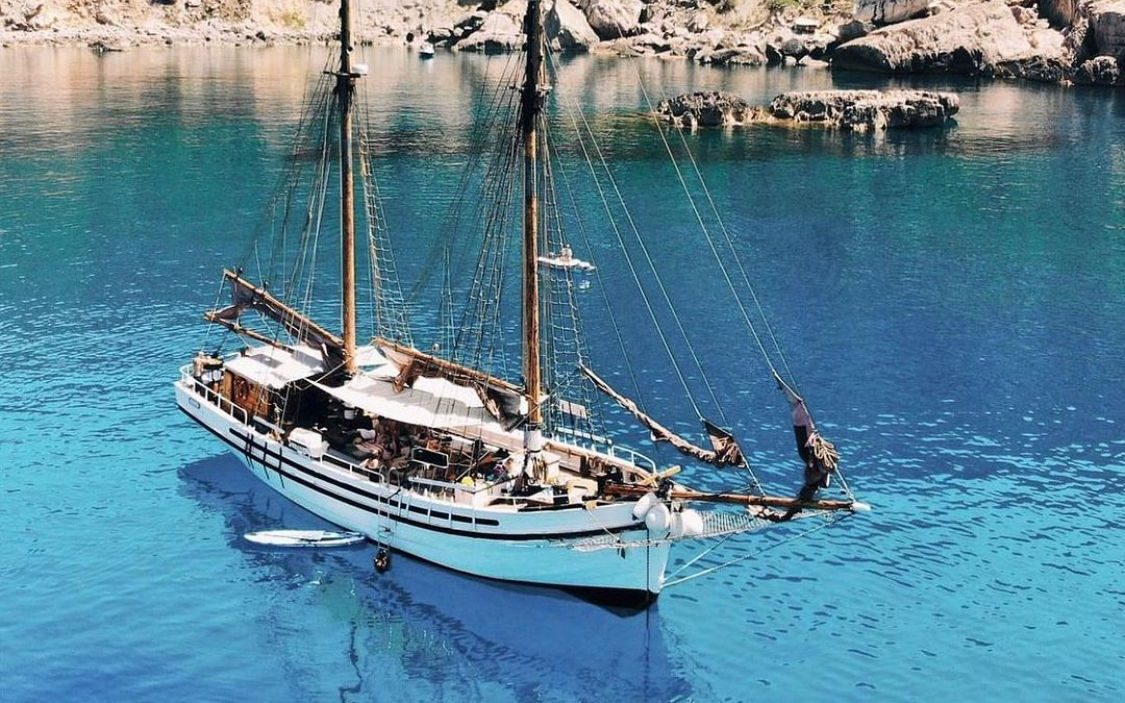Saga, Goleta clásica · Classic Schooner — 16