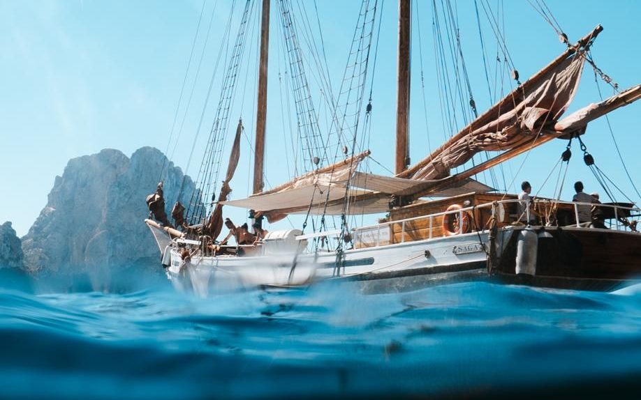 Saga, Goleta clásica · Classic Schooner — 19