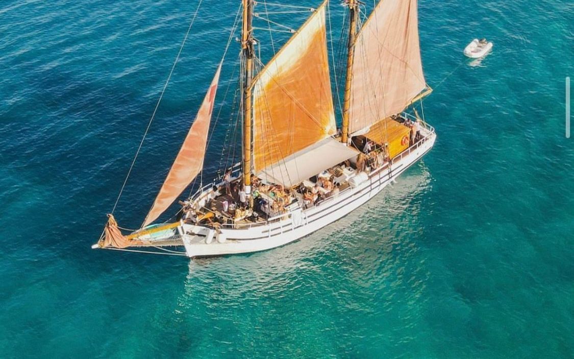 Saga, Goleta clásica · Classic Schooner — 2