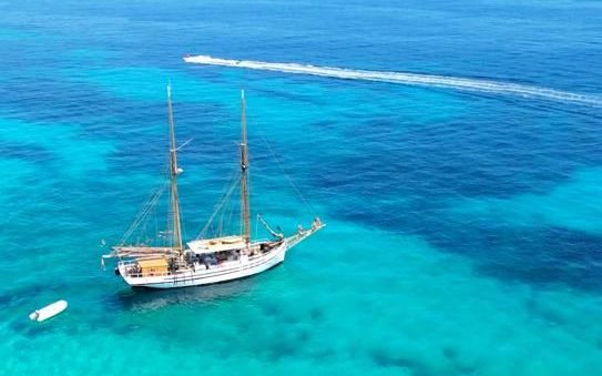 Saga, Goleta clásica · Classic Schooner — 20