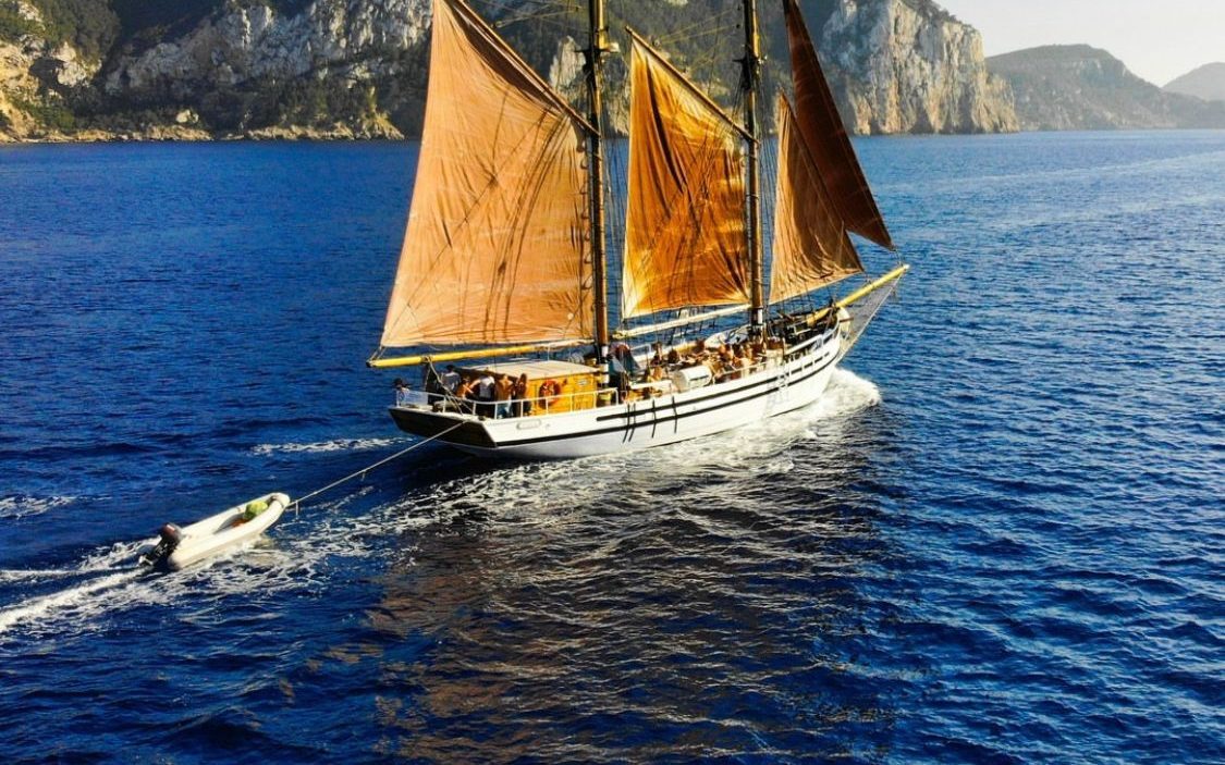 Saga, Goleta clásica · Classic Schooner — 3