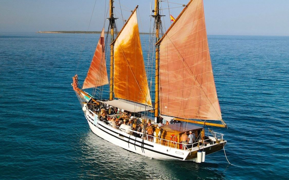 Saga, Goleta clásica · Classic Schooner — 6