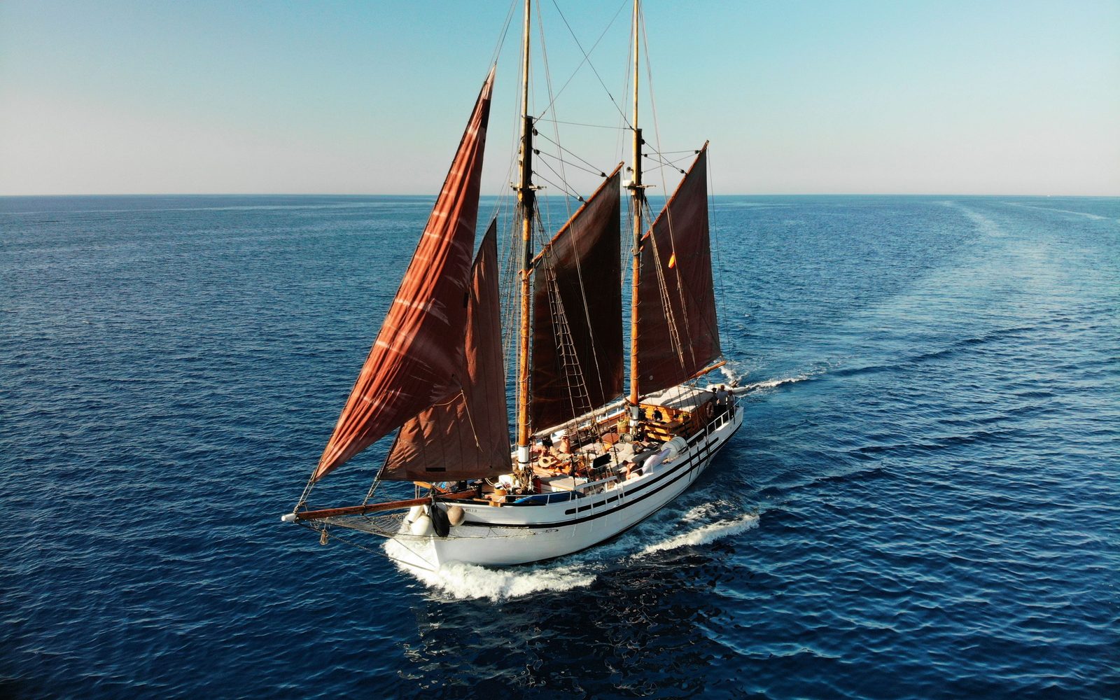 Saga, Goleta clásica · Classic Schooner — 7