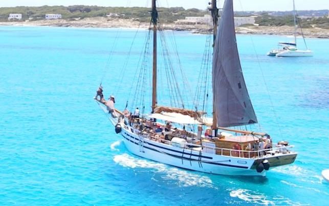 Saga, Goleta clásica · Classic Schooner — 8