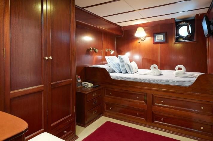 Southern Cross, Yarrow & Co. · Ketch 33 m — 19