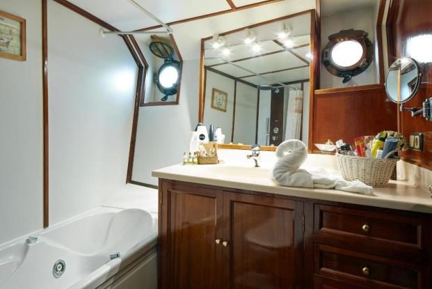 Southern Cross, Yarrow & Co. · Ketch 33 m — 21