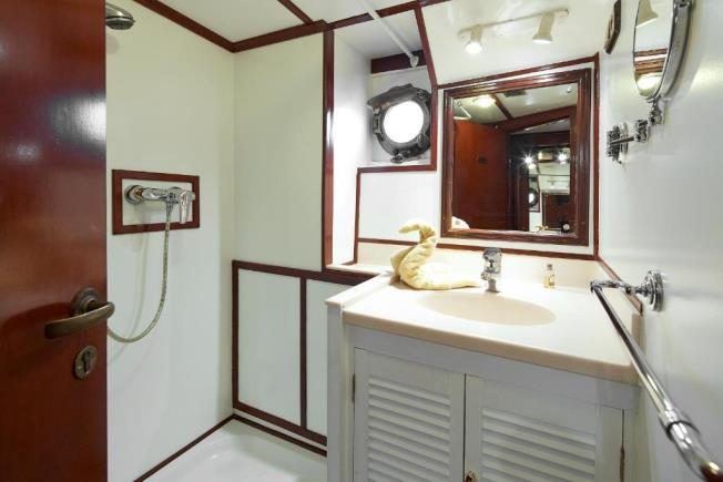 Southern Cross, Yarrow & Co. · Ketch 33 m — 22
