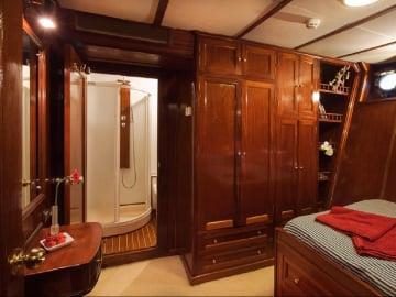 Southern Cross, Yarrow & Co. · Ketch 33 m — 24