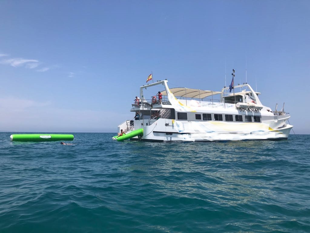 Trimarán de pasaje Bazán 27 m · ESTRELLA FUGAZ, Bazán · Trimarán de pasaje 27 m