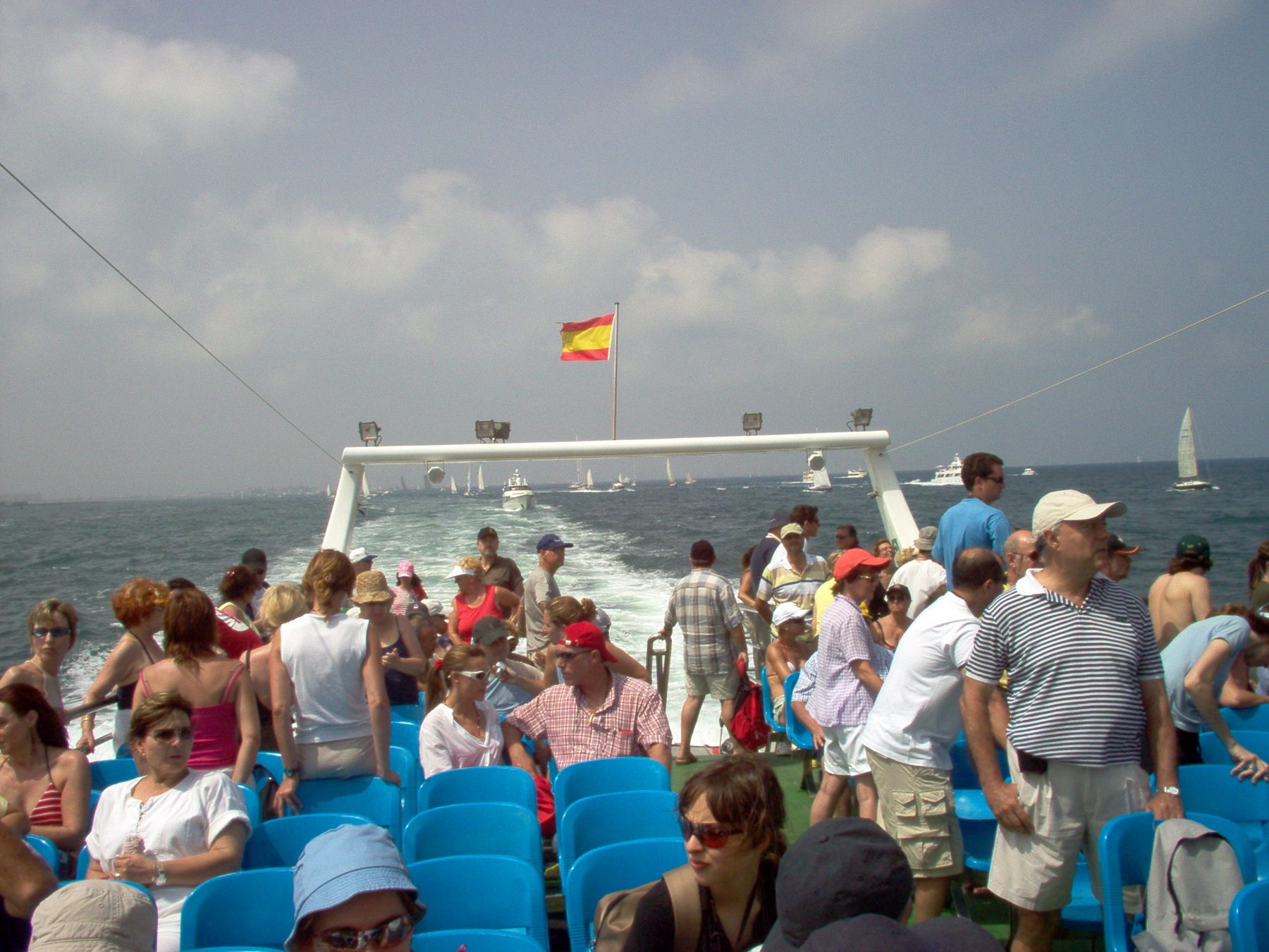 Trimarán de pasaje Bazán 27 m · ESTRELLA FUGAZ, Bazán · Trimarán de pasaje 27 m — 8